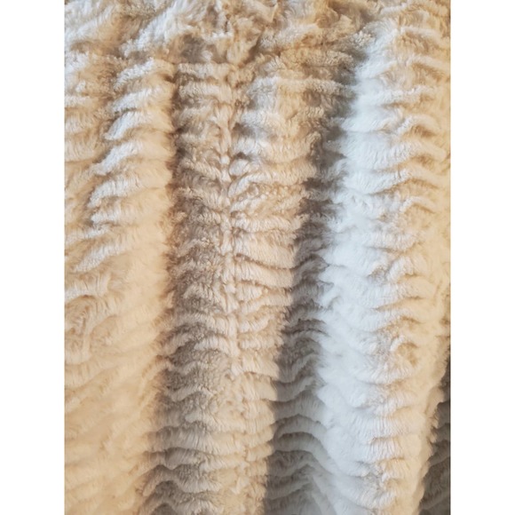 Kookaburra by UGG Plush, Soft Cardigan, Size M - Picture 4 of 4